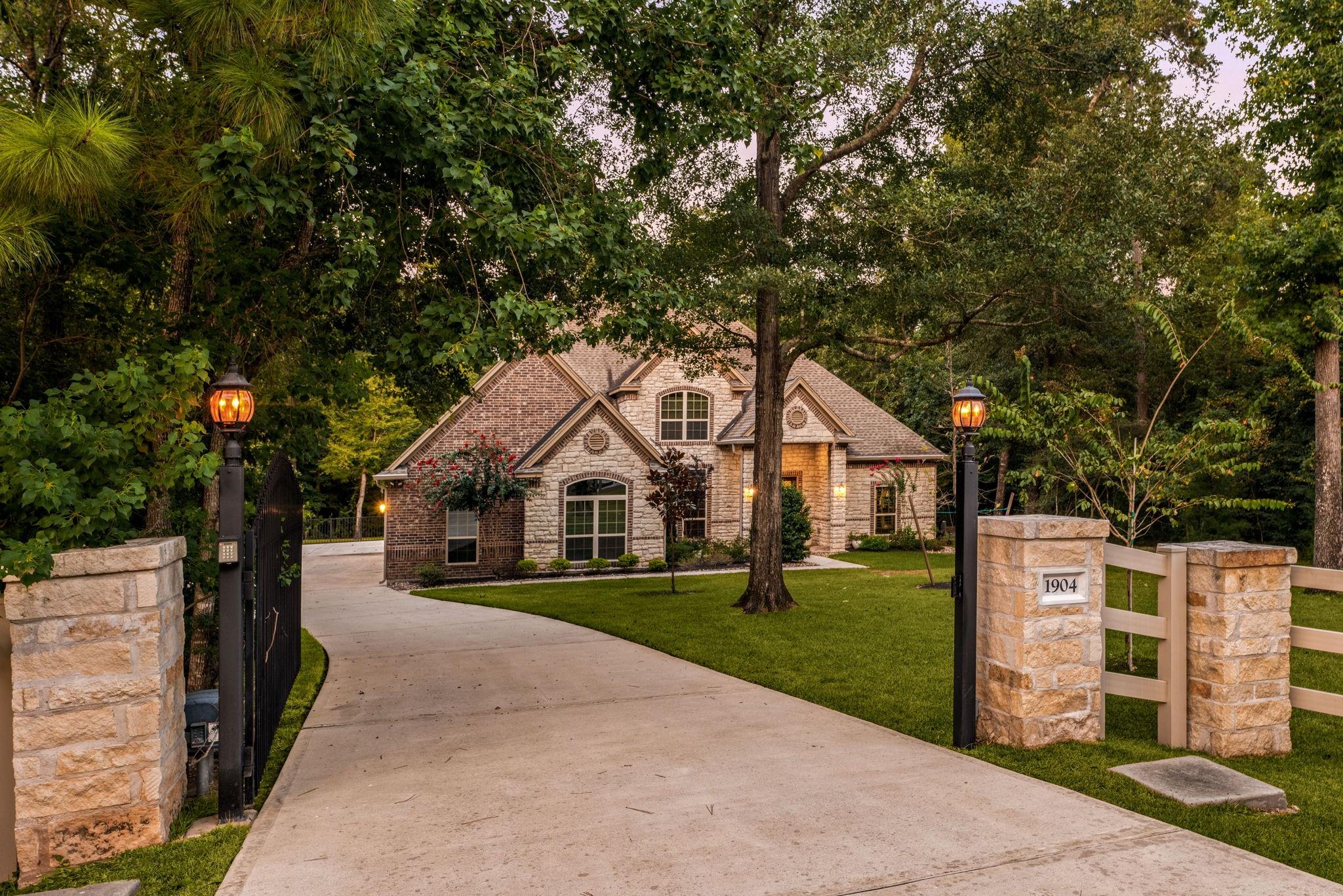1902 & 1904 Boulder Ridge Drive