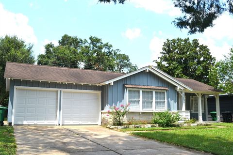 Photo of 7130 Leader Street, Houston, TX 77074 (MLS # 60623255)