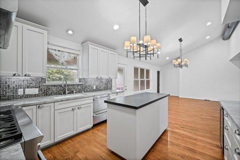 Photo of 1526 Adkins Road, Houston, TX 77055 (MLS # 32700367)