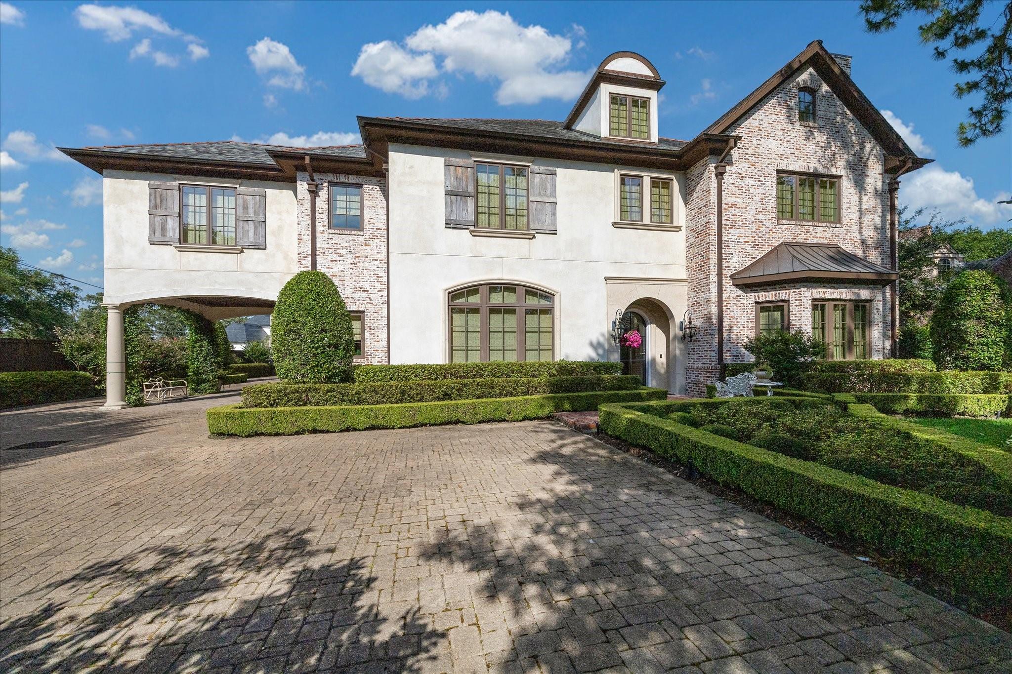 724 W Friar Tuck Lane
