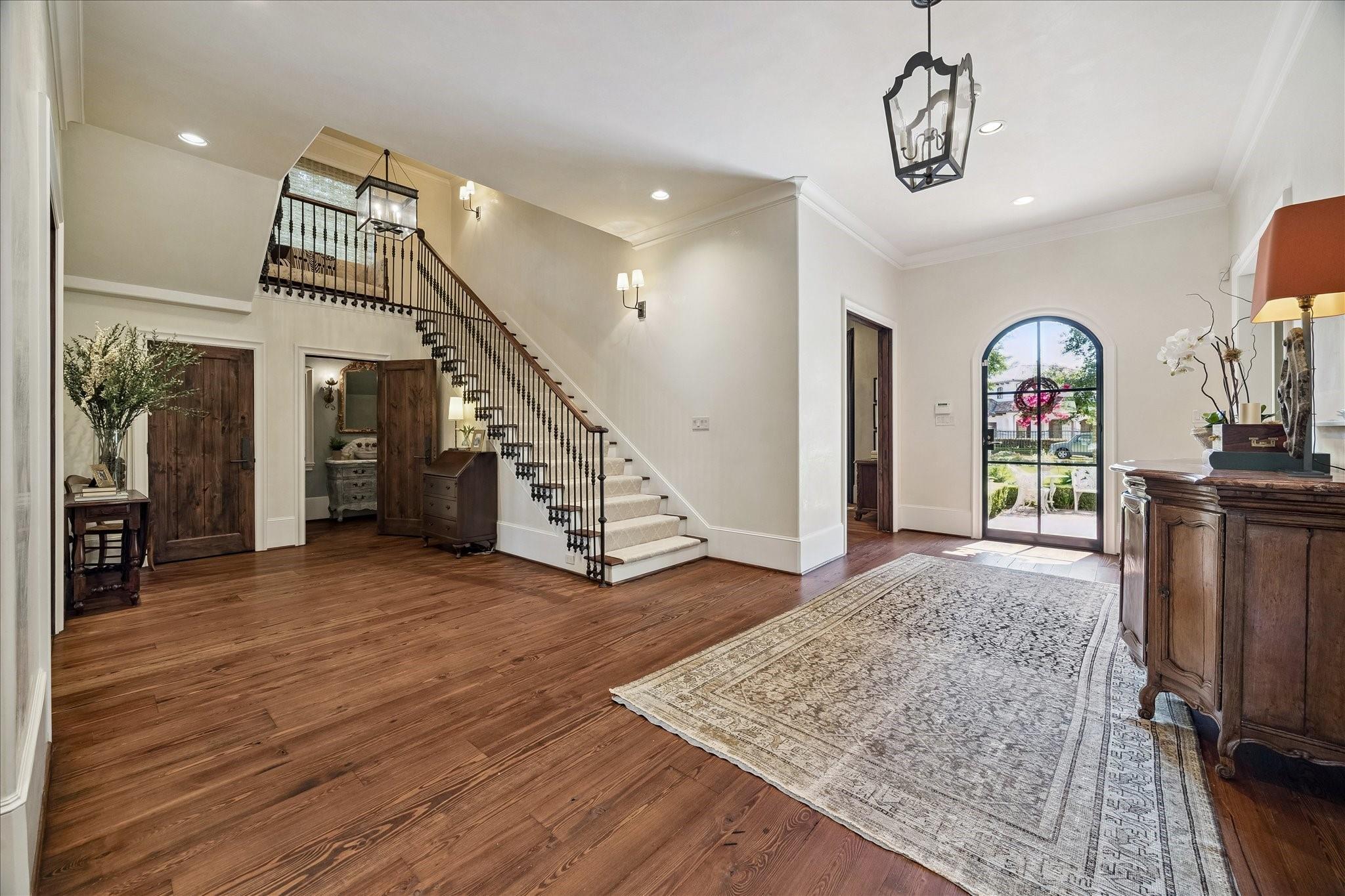 724 W Friar Tuck Lane