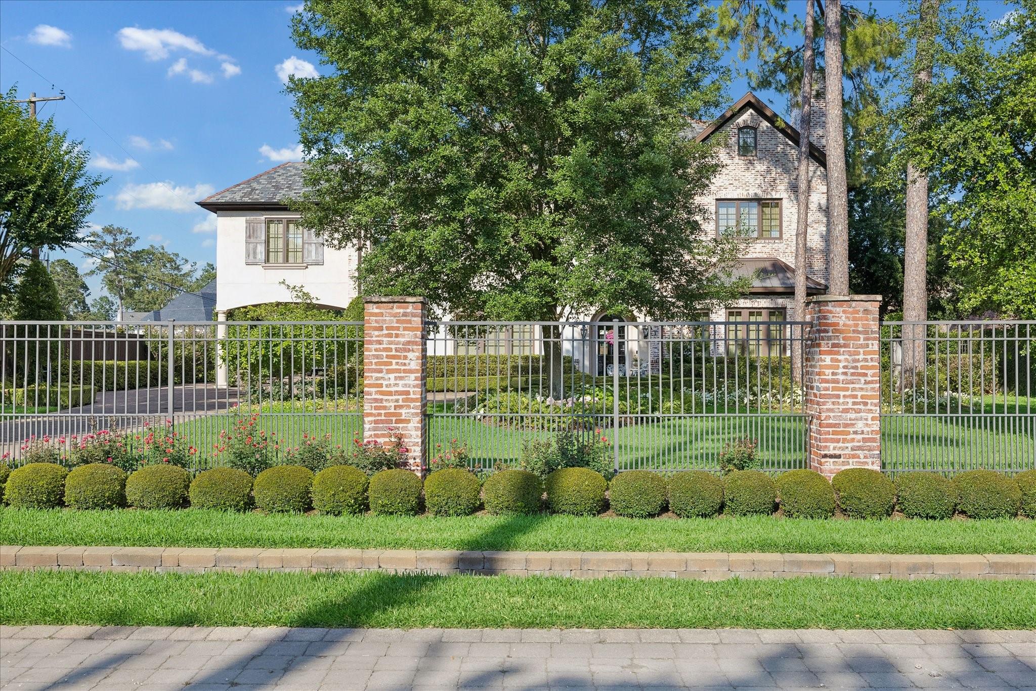 724 W Friar Tuck Lane