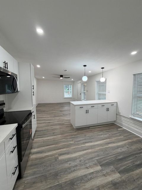 Photo of 705 W Stanford St, Houston, TX 77019 (MLS # 40467822)