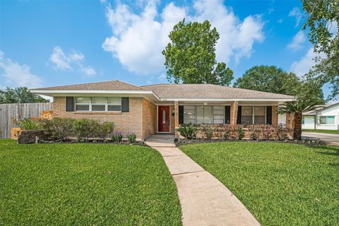 Photo of 5243 Stillbrooke Drive, Houston, TX 77096 (MLS # 67960268)