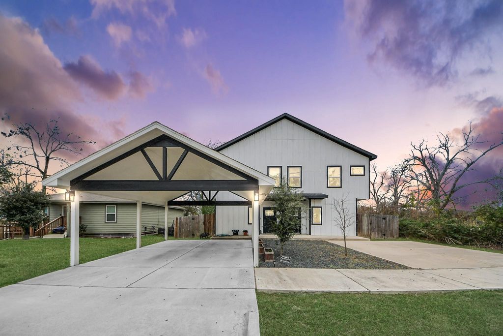 Photo of 8305 Prairie View Drive #B, Houston, TX 77088 (MLS # 60015341)