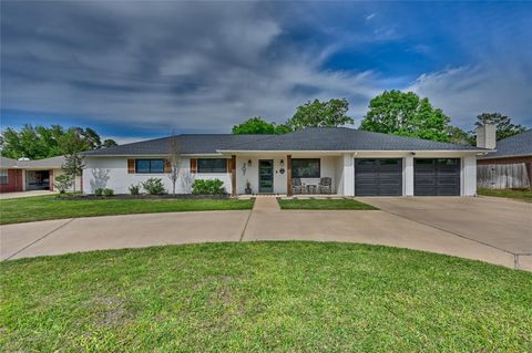 Photo of 207 Briar Ridge Drive, Bellville, TX 77418 (MLS # 78959354)