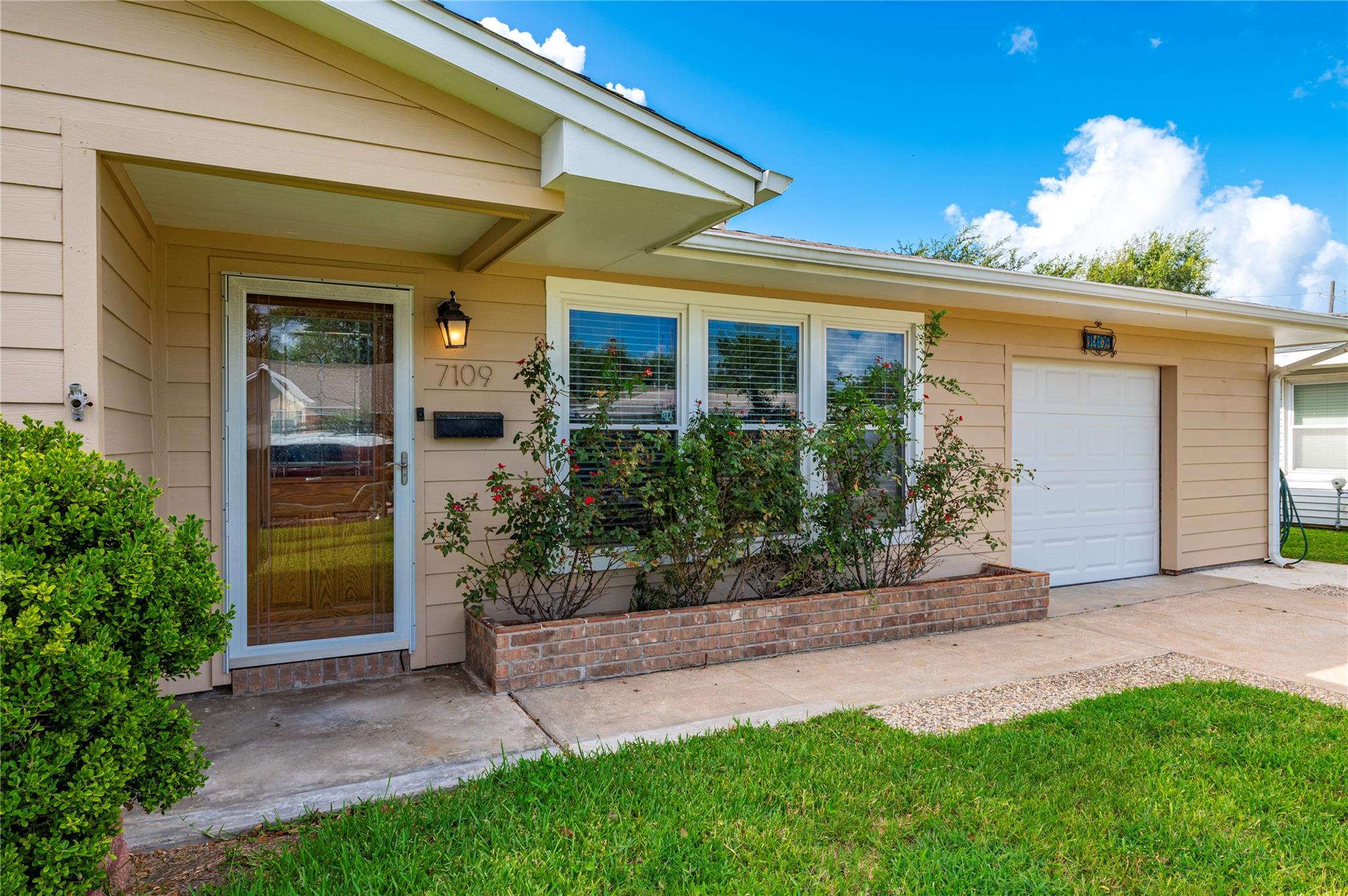7109 Poplar Drive