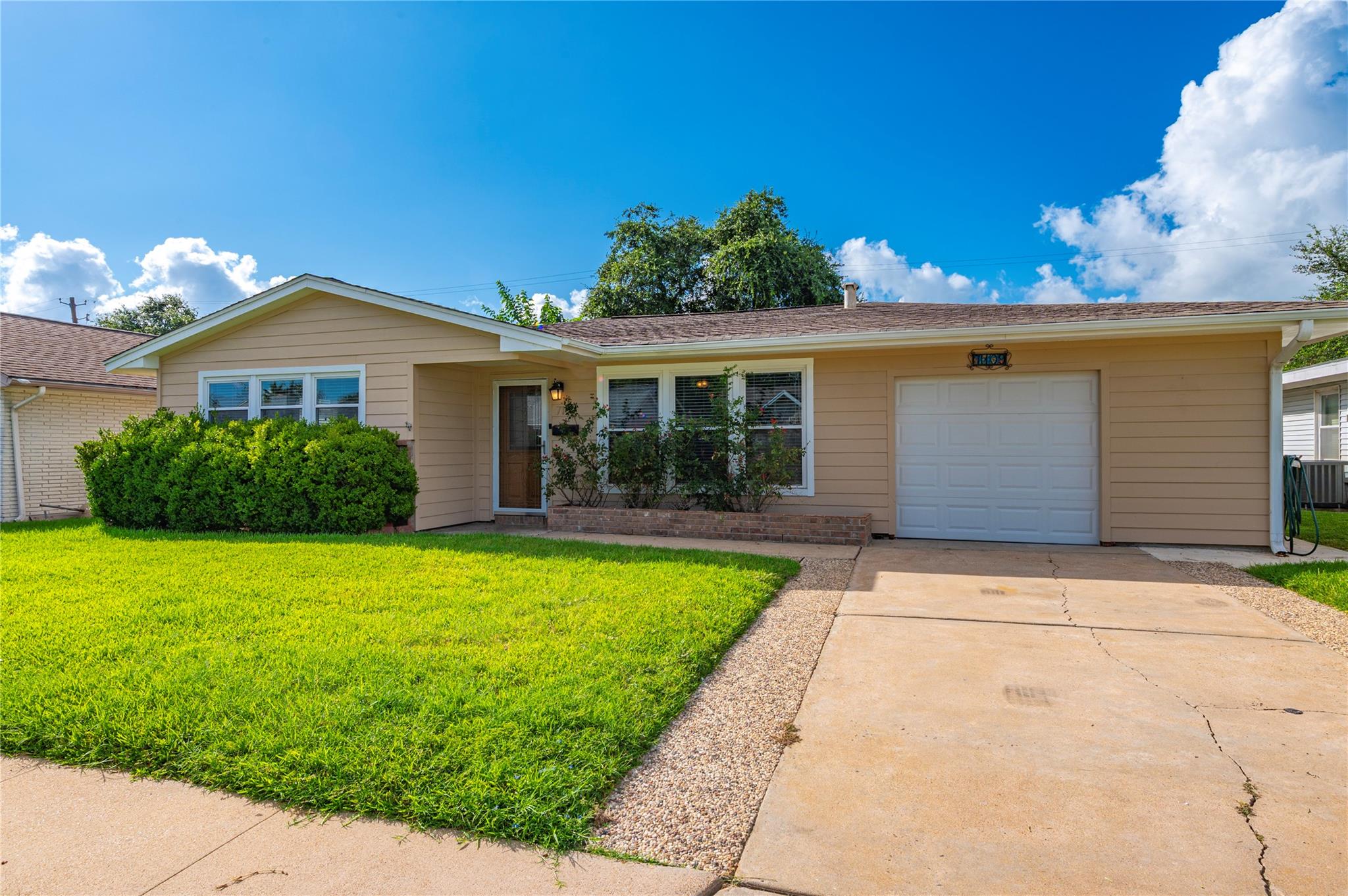 7109 Poplar Drive
