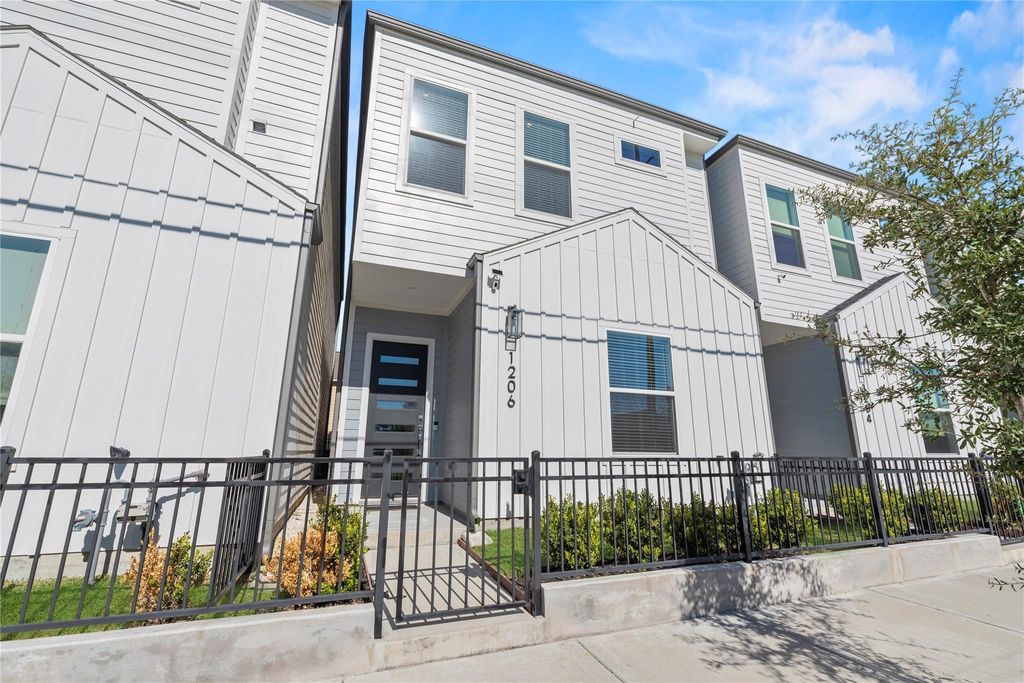 Photo of 1206 Prince Street, Houston, TX 77008 (MLS # 26548675)