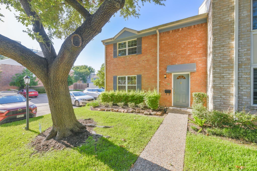 Photo of 1687 W Sam Houston Parkway S, Houston, TX 77042 (MLS # 53896975)
