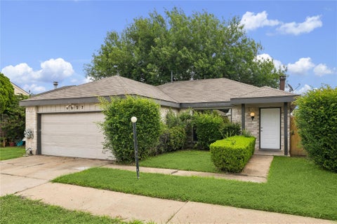 Homes For Sale - 6527 Briar Glade Drive<br/> Houston, TX 77072