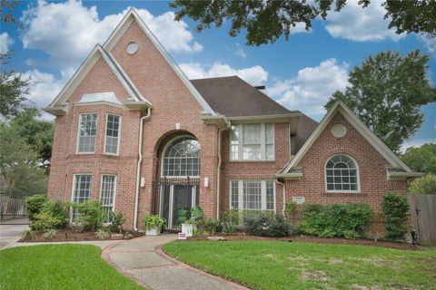 Photo of 615 Timber Circle, Houston, TX 77079 (MLS # 31767926)