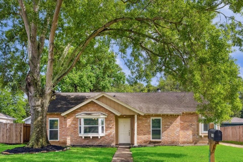 Homes For Rent - 13603 Woodchester Drive<br/> Sugar Land, TX 77498