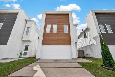 Homes For Sale - 5505 Robusto Place<br/> Houston, TX 77091