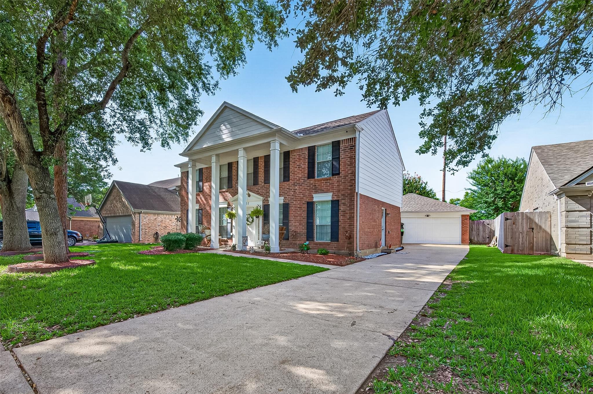 711 Hawthorn Place