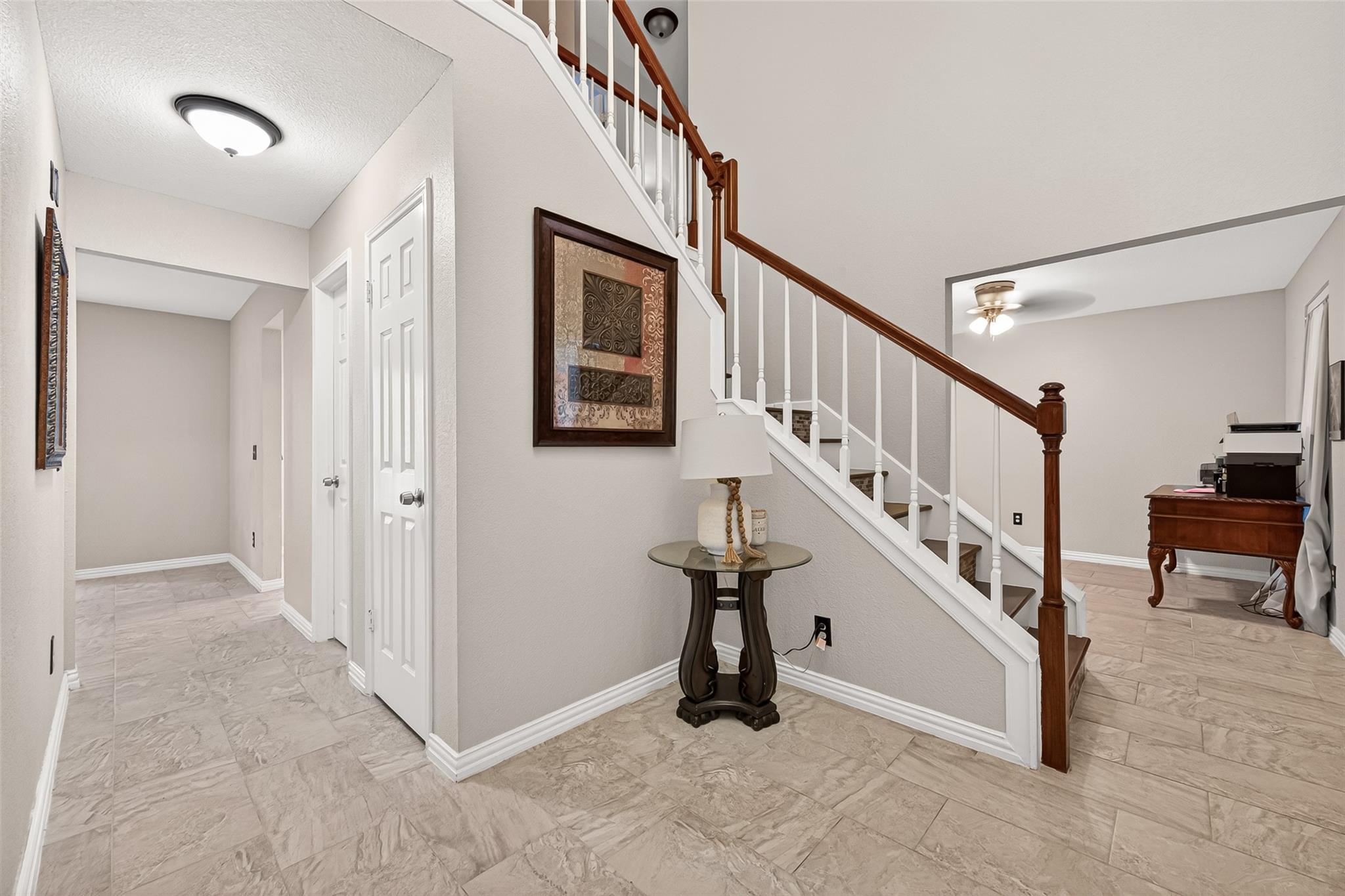 711 Hawthorn Place