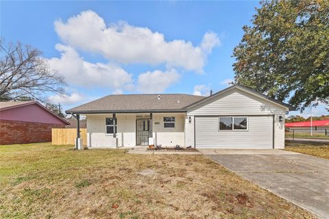 Photo of 10027 Valley Sun Drive, Houston, TX 77078 (MLS # 3522129)