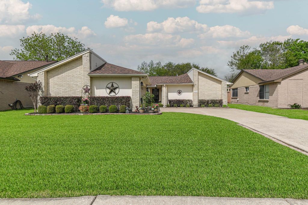Photo of 3814 Pecan Circle, La Porte, TX 77571 (MLS # 52736711)