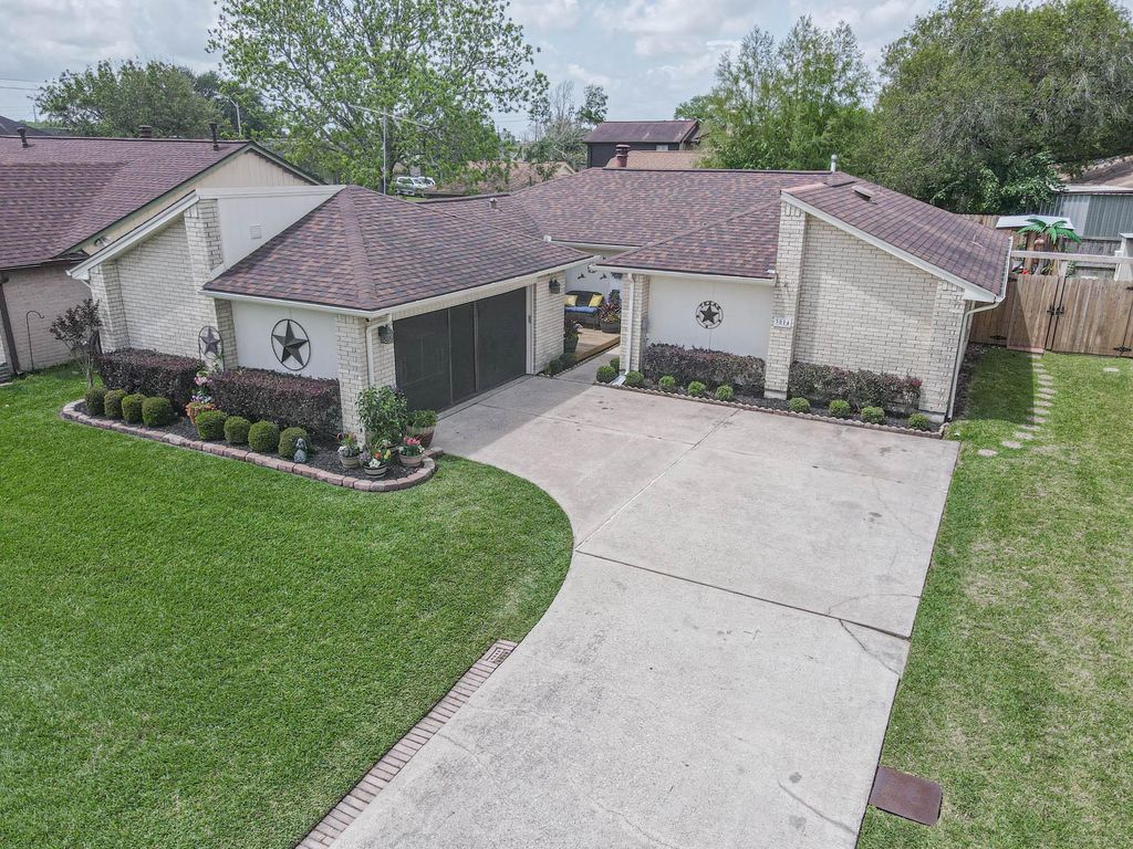 Photo of 3814 Pecan Circle, La Porte, TX 77571 (MLS # 52736711)