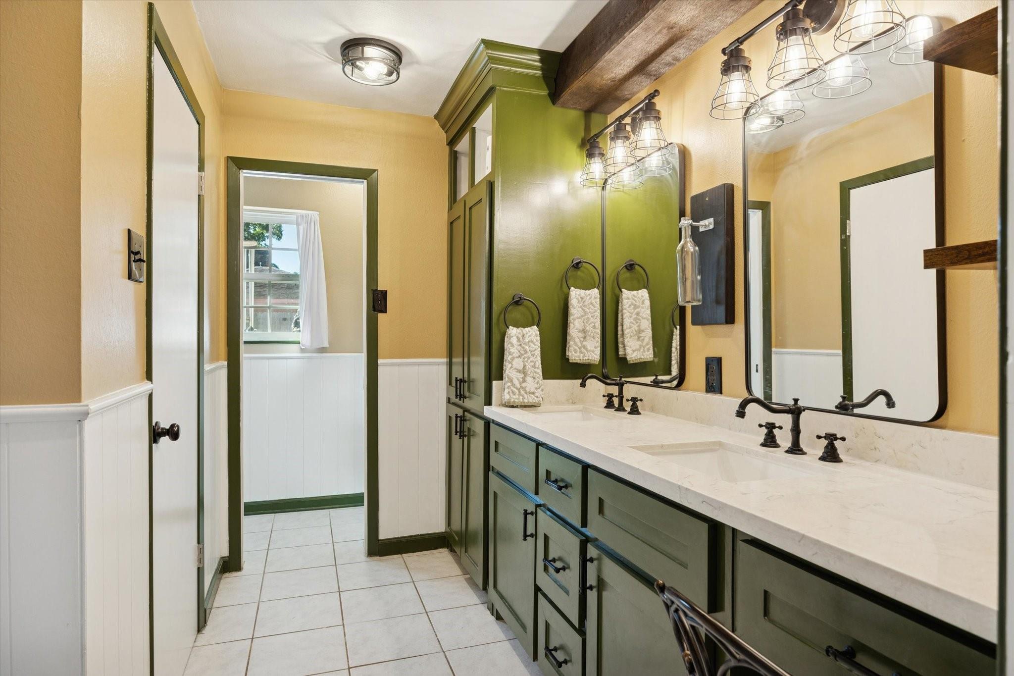 2208 N Rayburn Court