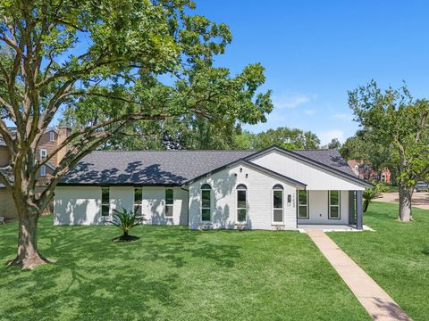 Photo of 11402 Ash Creek Drive, Houston, TX 77043 (MLS # 24013443)