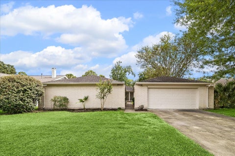Photo of 15918 Brookford Drive, Houston, TX 77059 (MLS # 39597621)