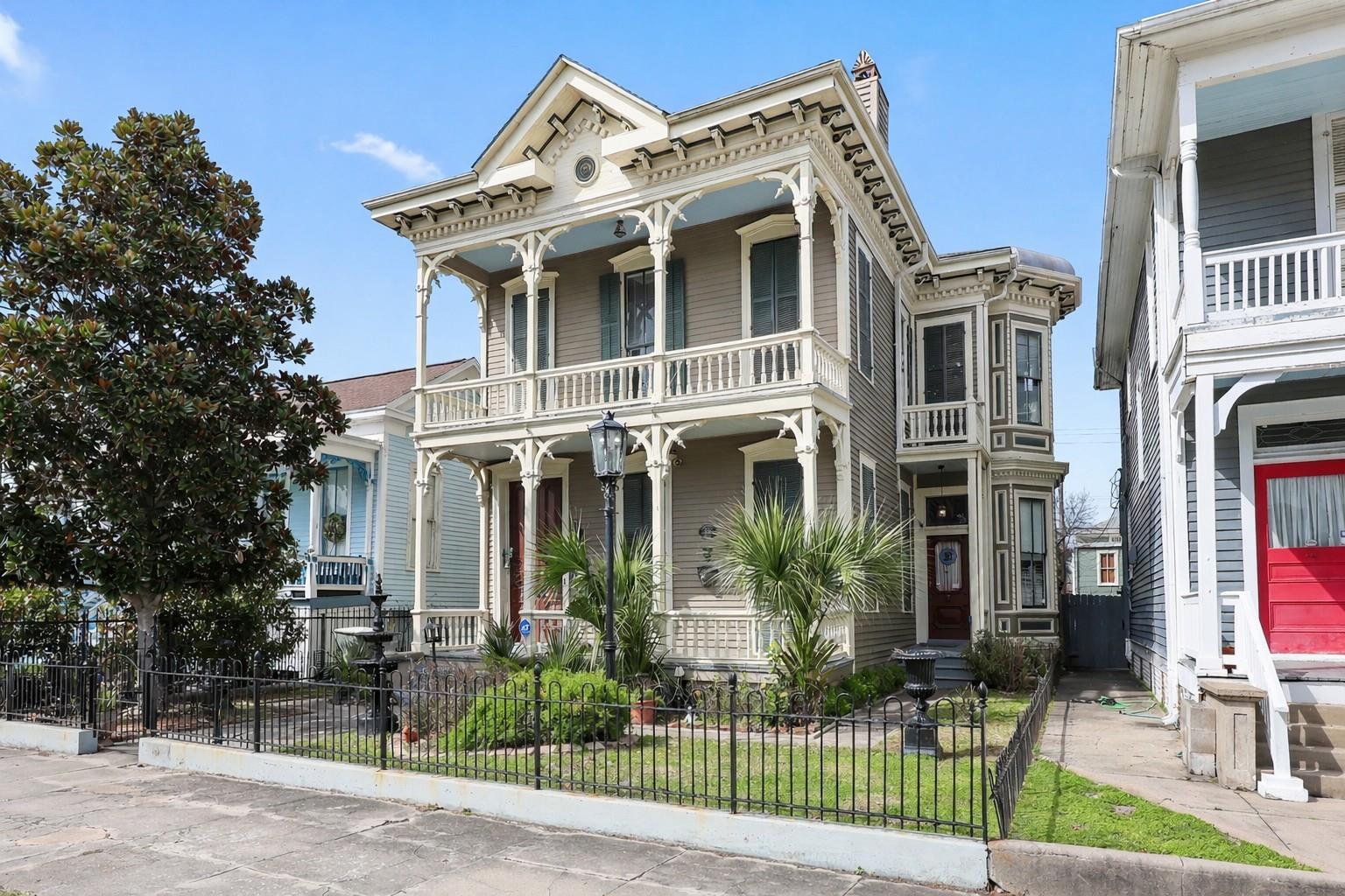 1712 Winnie Street