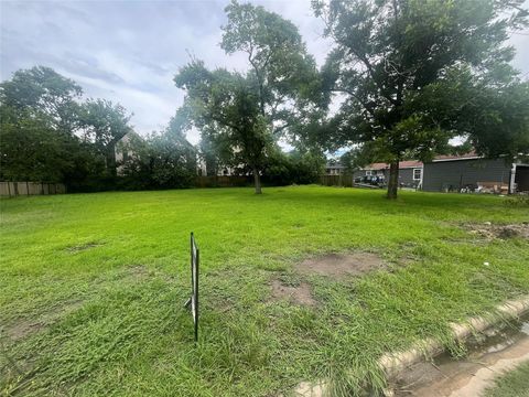 Photo of 3504 Cornell, Houston, TX 77022 (MLS # 93041832)