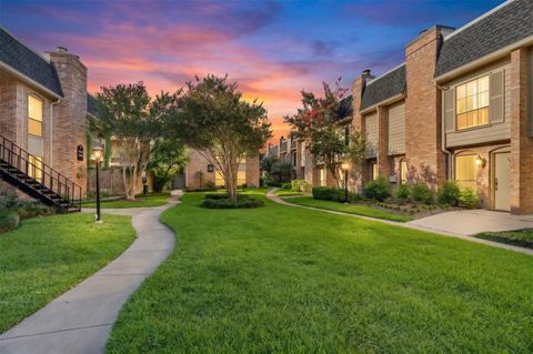 Photo of 1601 S Shepherd Drive #243, Houston, TX 77019 (MLS # 60264878)