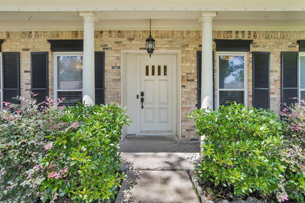 Photo of 2531 Hollow Hook Road, Houston, TX 77080 (MLS # 98870674)
