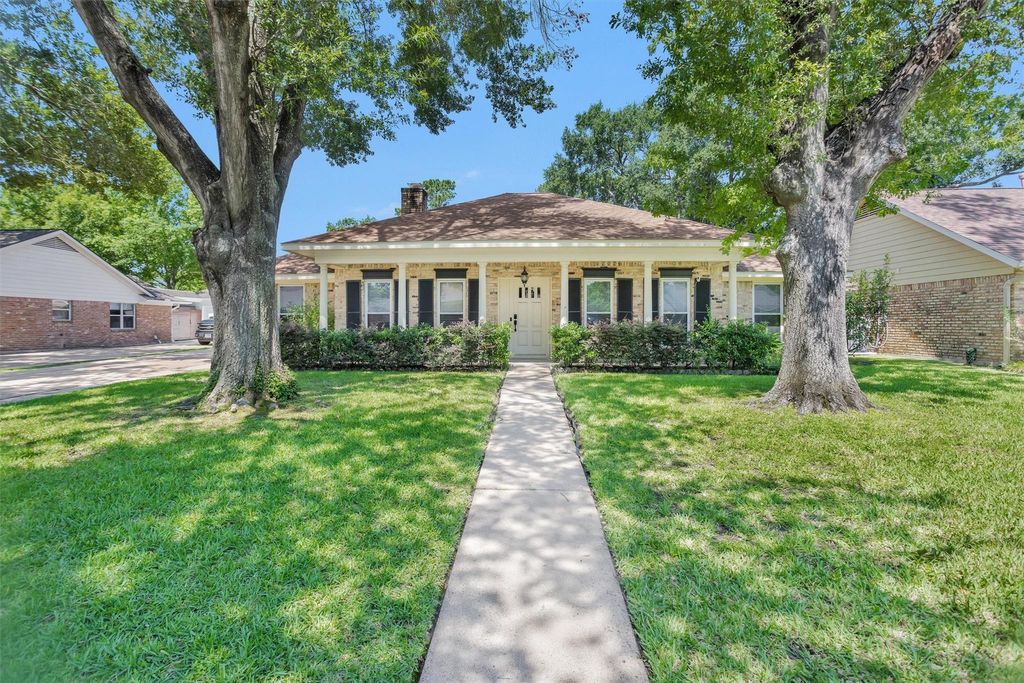 Photo of 2531 Hollow Hook Road, Houston, TX 77080 (MLS # 98870674)