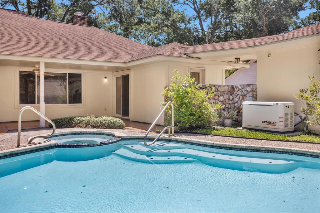 Photo of 2531 Hollow Hook Road, Houston, TX 77080 (MLS # 98870674)