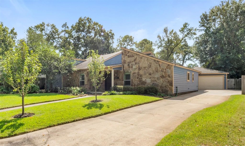 Photo of 2214 Lakeville Dr Drive, Kingwood, TX 77339 (MLS # 86946139)