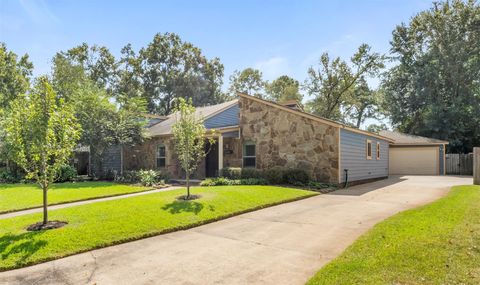 Photo of 2214 Lakeville Dr Drive, Kingwood, TX 77339 (MLS # 86946139)