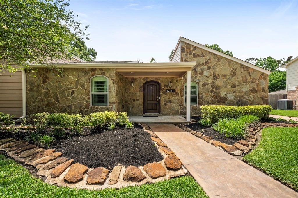 Photo of 2214 Lakeville Dr Drive, Kingwood, TX 77339 (MLS # 86946139)