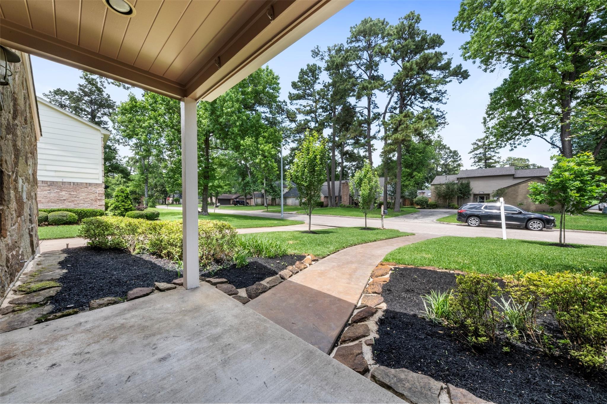 2214 Lakeville Dr Drive