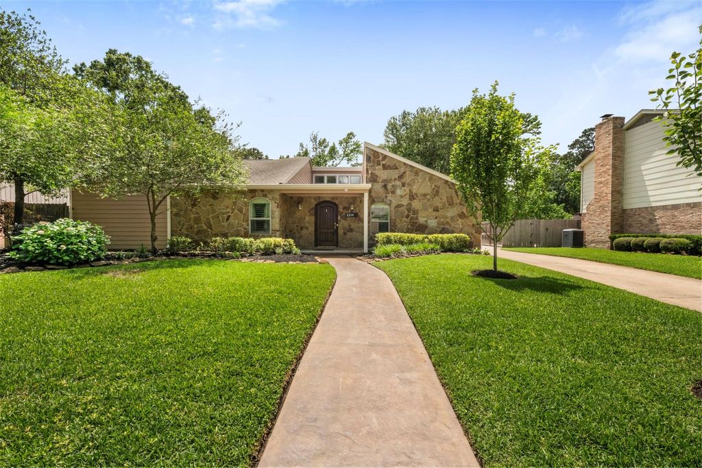 Photo of 2214 Lakeville Dr Drive, Kingwood, TX 77339 (MLS # 86946139)