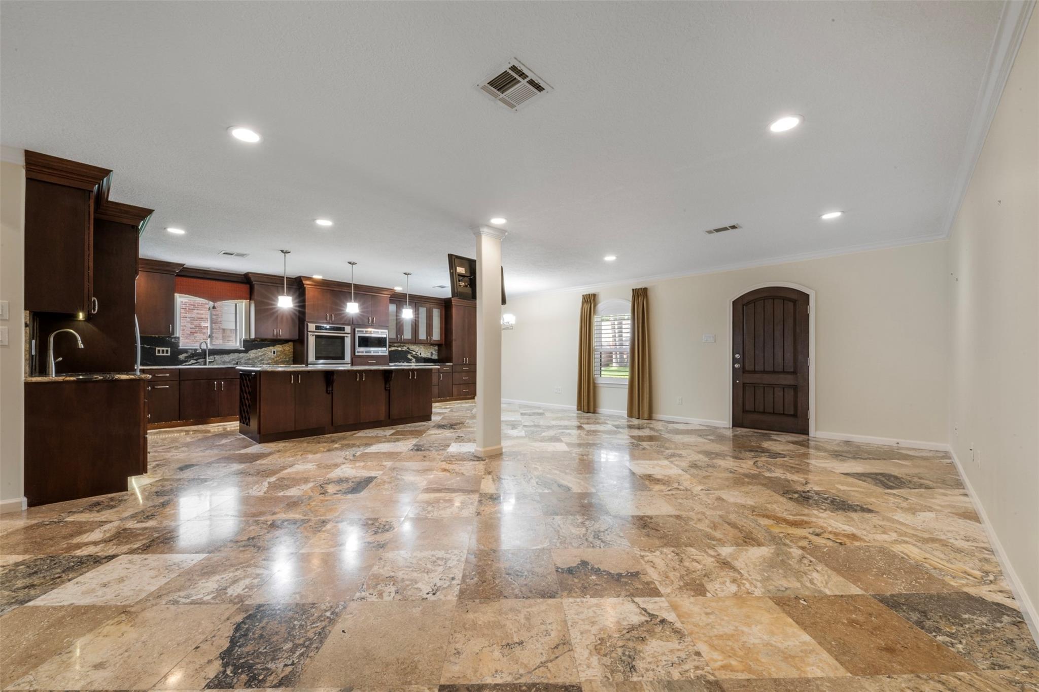 2214 Lakeville Dr Drive
