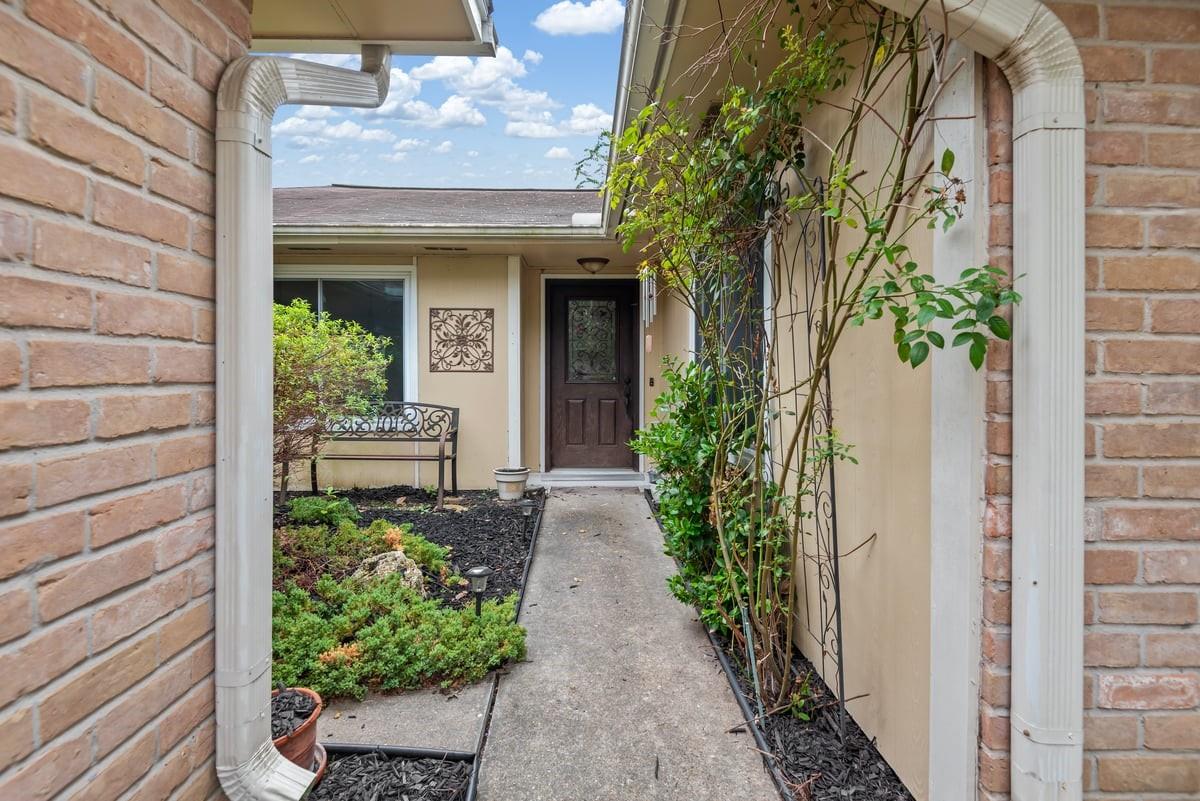 5822 Fallengate Drive