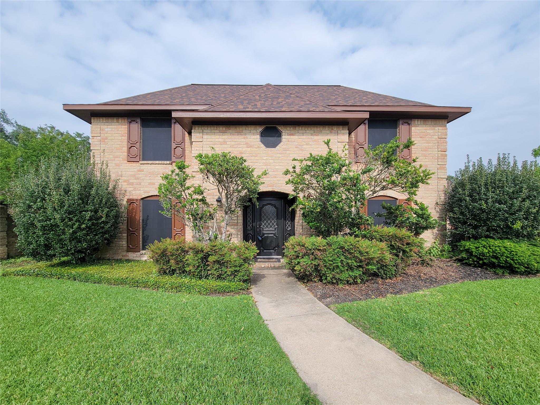 3 Thunderbird Circle