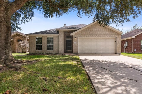 Photo of 1815 Sherwood Forest Circle, League City, TX 77573 (MLS # 10806380)
