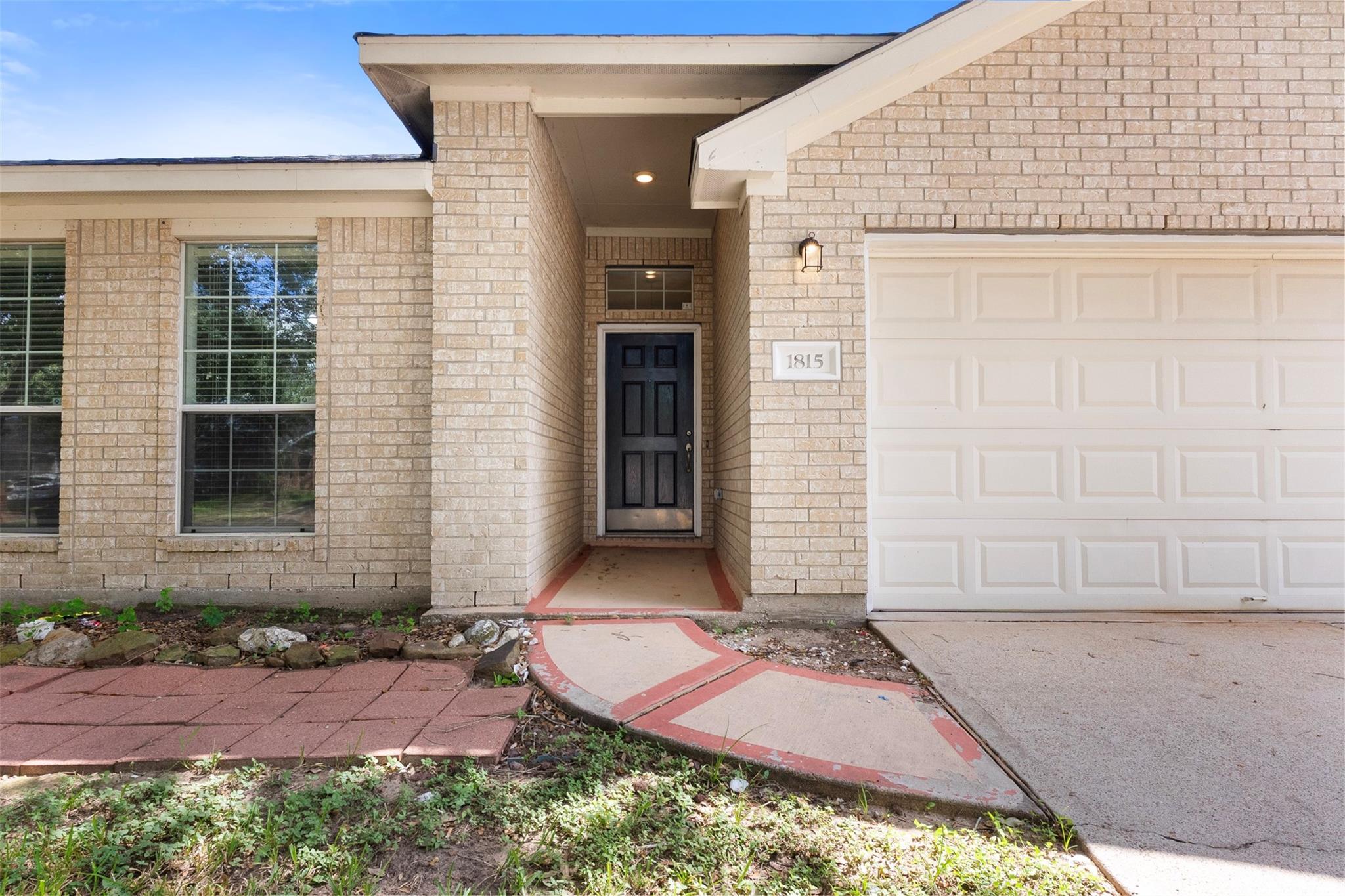 1815 Sherwood Forest Circle