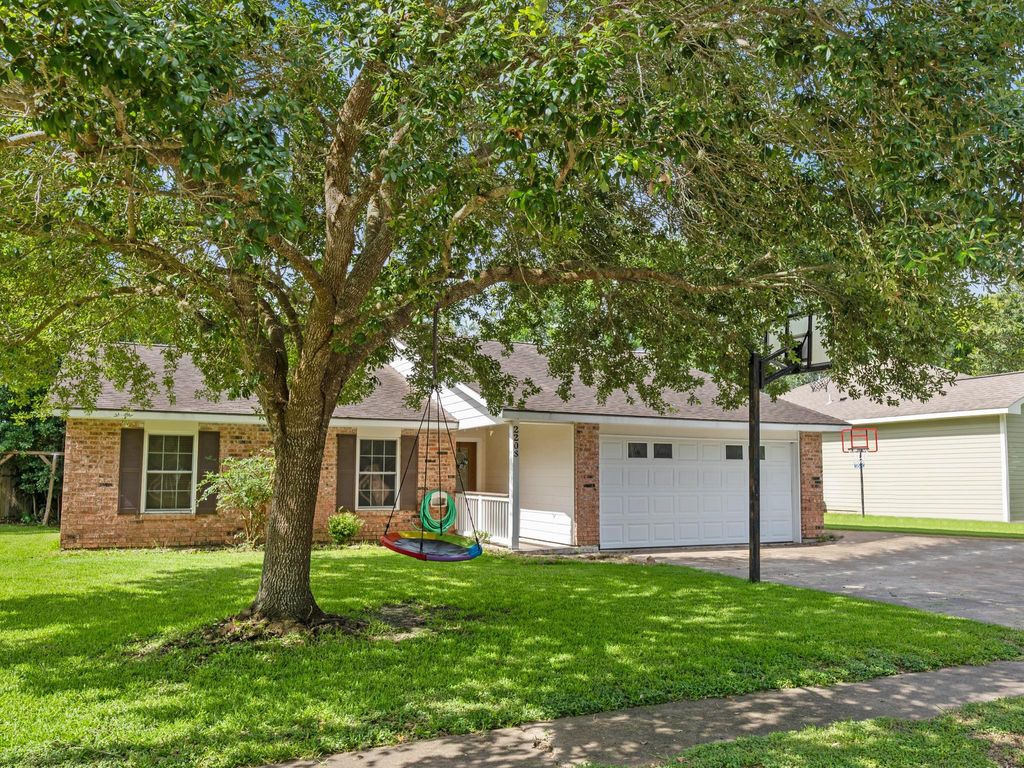 Photo of 2208 Gontier Drive, Bay City, TX 77414 (MLS # 26011860)