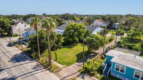 Photo of 1513 35th Street, Galveston, TX 77550 (MLS # 55105972)
