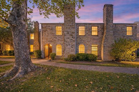 Photo of 8726 Wilcrest Drive #8726, Houston, TX 77099 (MLS # 13926920)