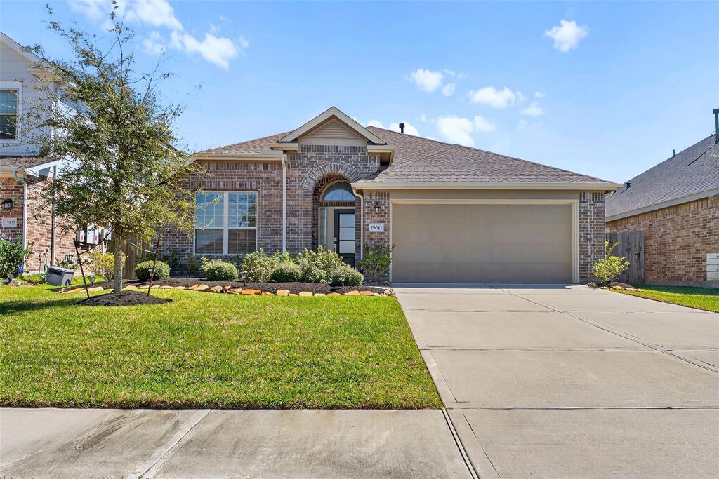 Photo of 19043 Pinewood Grove Trail, New Caney, TX 77357 (MLS # 88393945)