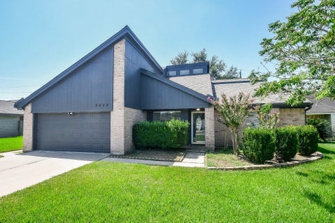 Photo of 2430 Long Reach Drive, Sugar Land, TX 77478 (MLS # 84155236)