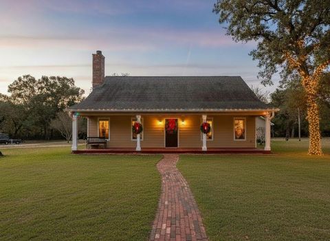 Photo of 18 Allbritton Road, Huntsville, TX 77320 (MLS # 44142642)