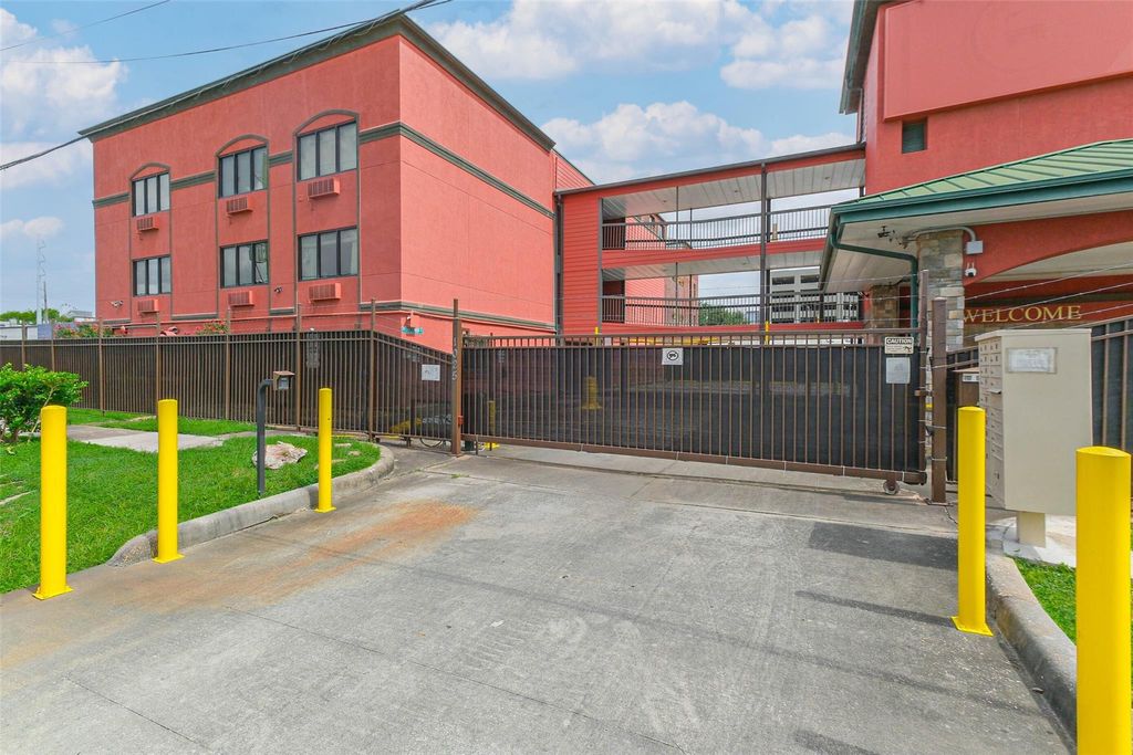 Photo of 1025 Swanson Street #210, Houston, TX 77030 (MLS # 56485476)