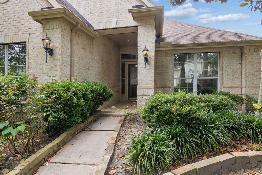 Photo of 5306 Norborne Lane, Houston, TX 77069 (MLS # 85422389)